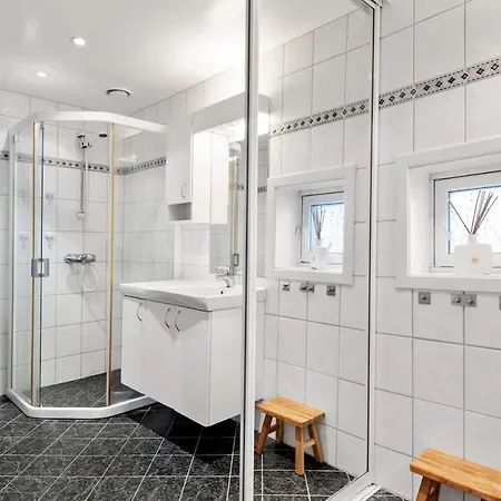 Dinbnb L Elevator - 18spm Balcony - 2 Min To Train Leilighet *