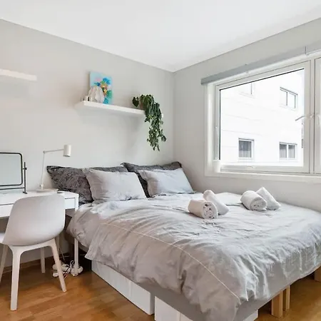 Dinbnb L Elevator - 18spm Balcony - 2 Min To Train Bergen