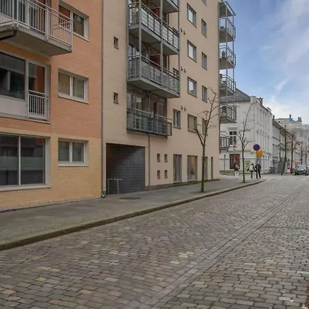 Dinbnb L Elevator - 18spm Balcony - 2 Min To Train Leilighet