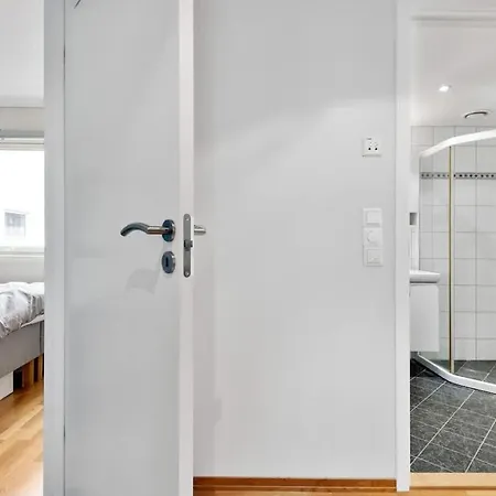 Dinbnb L Elevator - 18spm Balcony - 2 Min To Train Lejlighed *