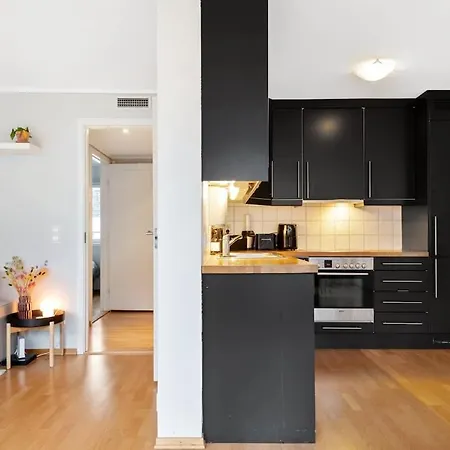 Dinbnb L Elevator - 18spm Balcony - 2 Min To Train *