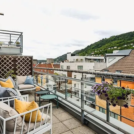 Dinbnb L Elevator - 18spm Balcony - 2 Min To Train Bergen