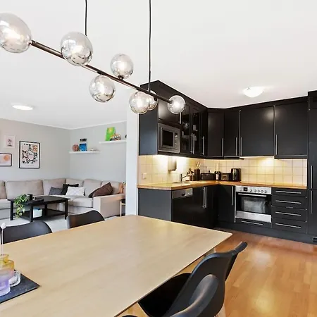 Dinbnb L Elevator - 18spm Balcony - 2 Min To Train * Bergen